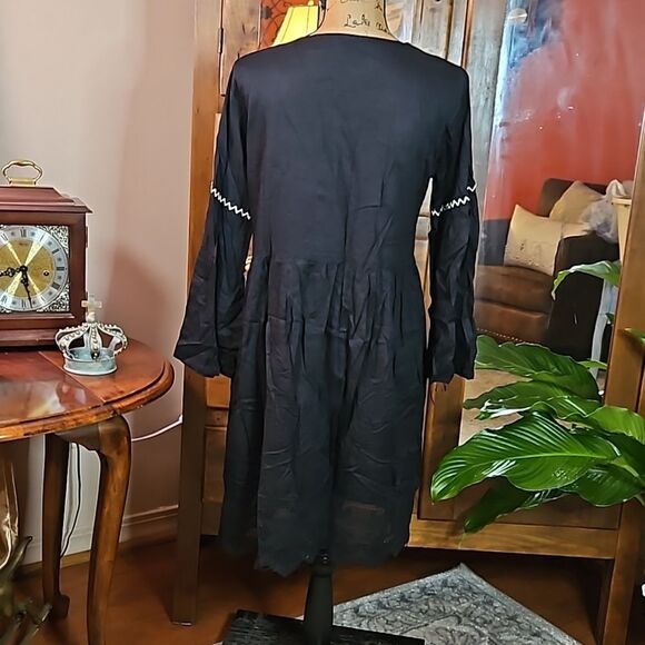 Ananda's Collection Black Embroidered bodice dress size Medium - Picture 6 of 12